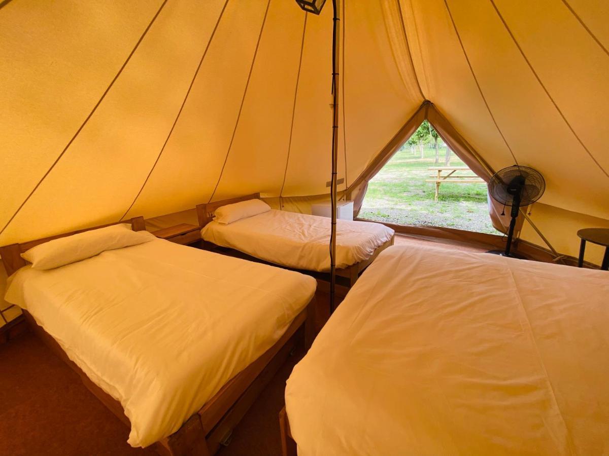 Camping Oliana Екстер'єр фото