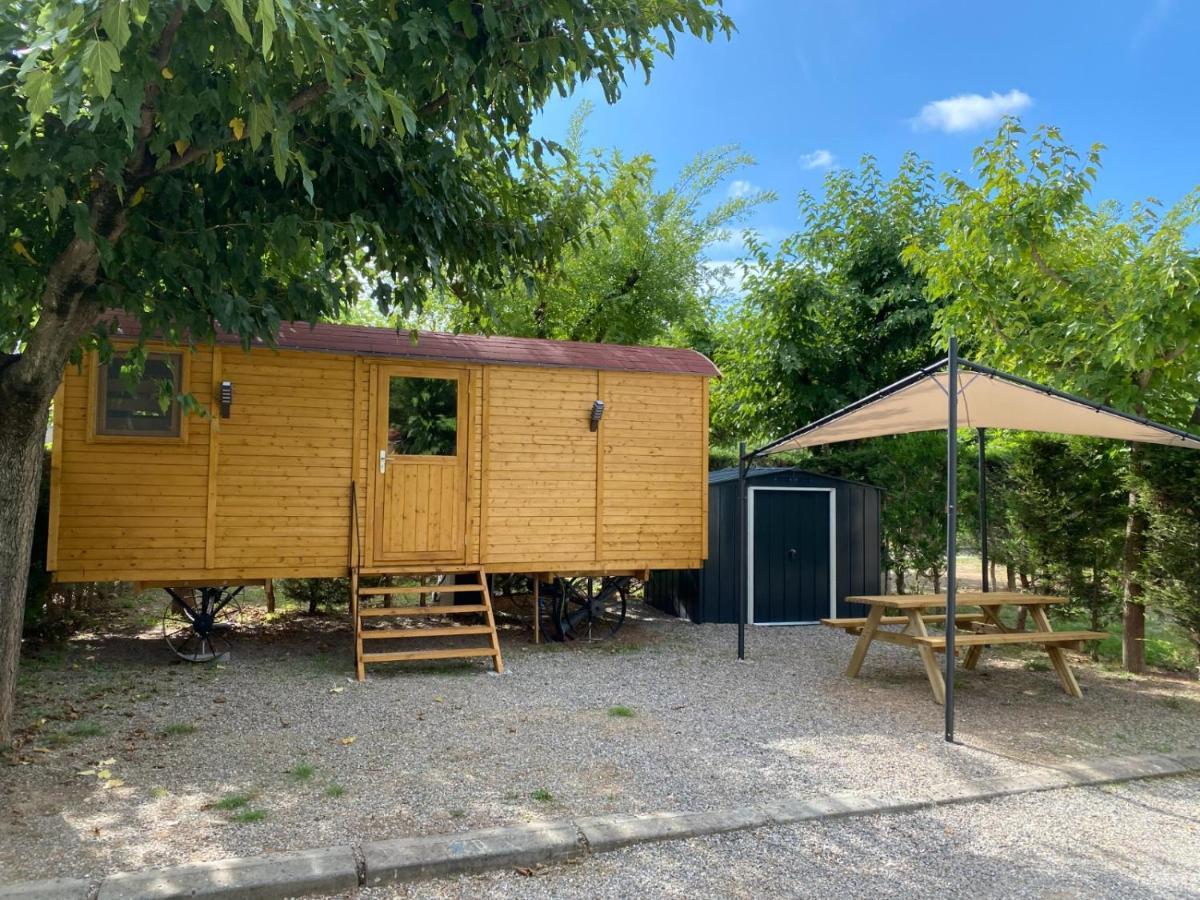Camping Oliana Екстер'єр фото