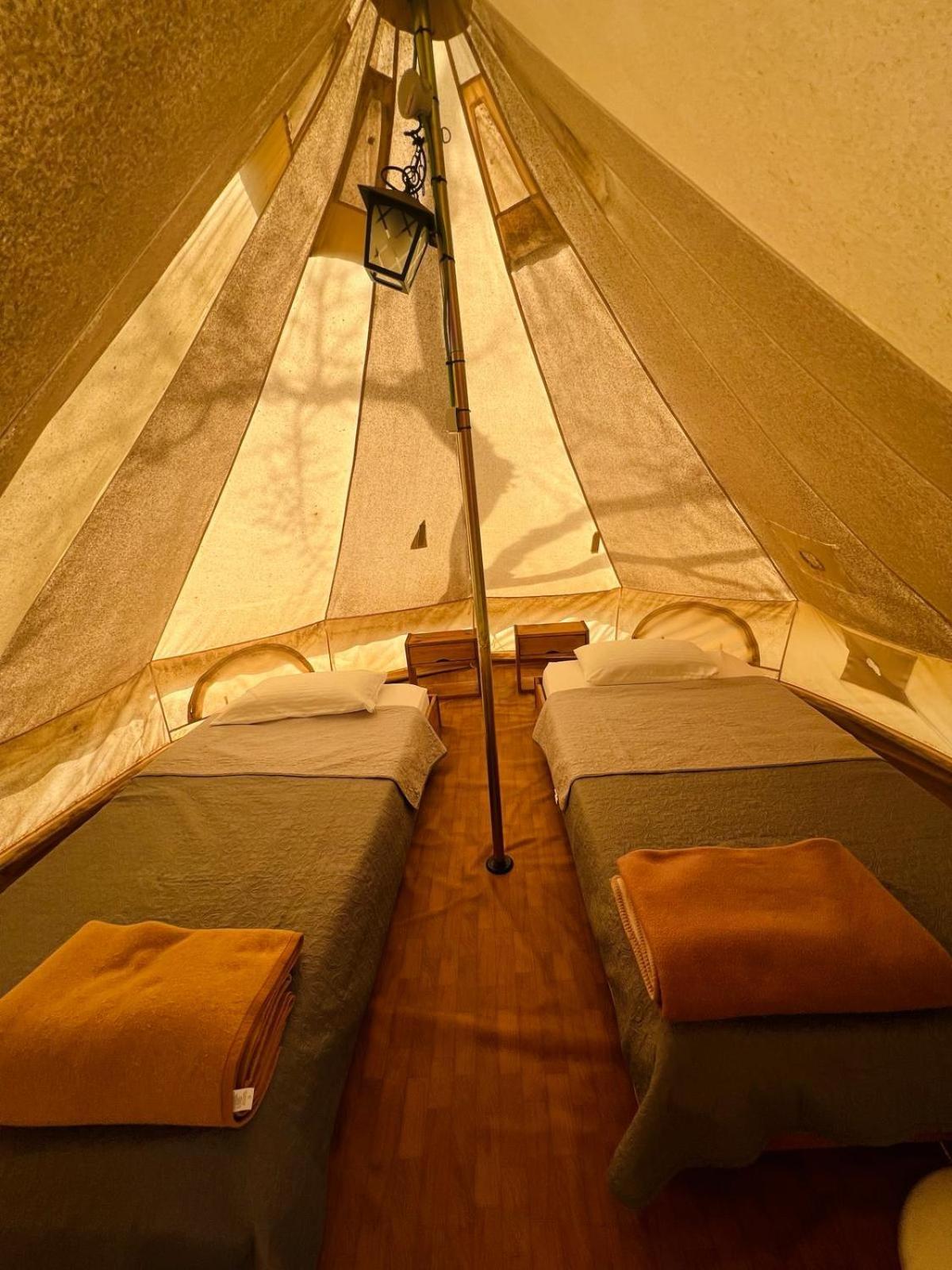 Camping Oliana Екстер'єр фото