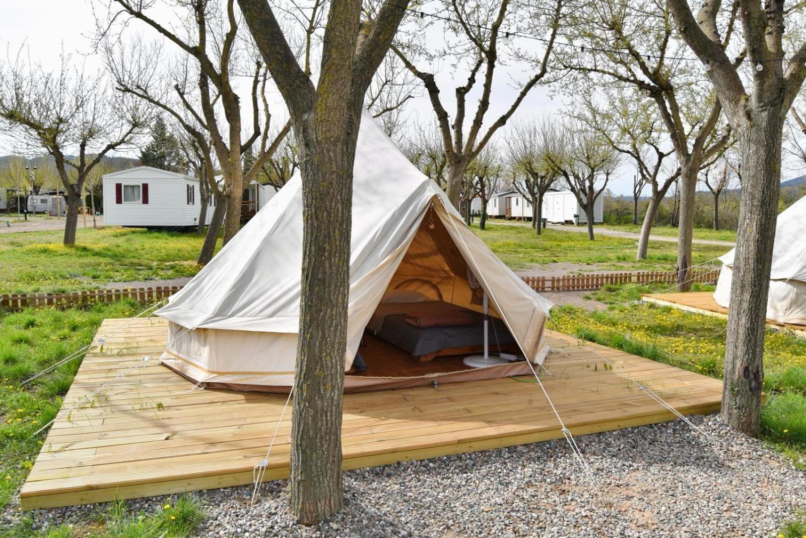 Camping Oliana Екстер'єр фото