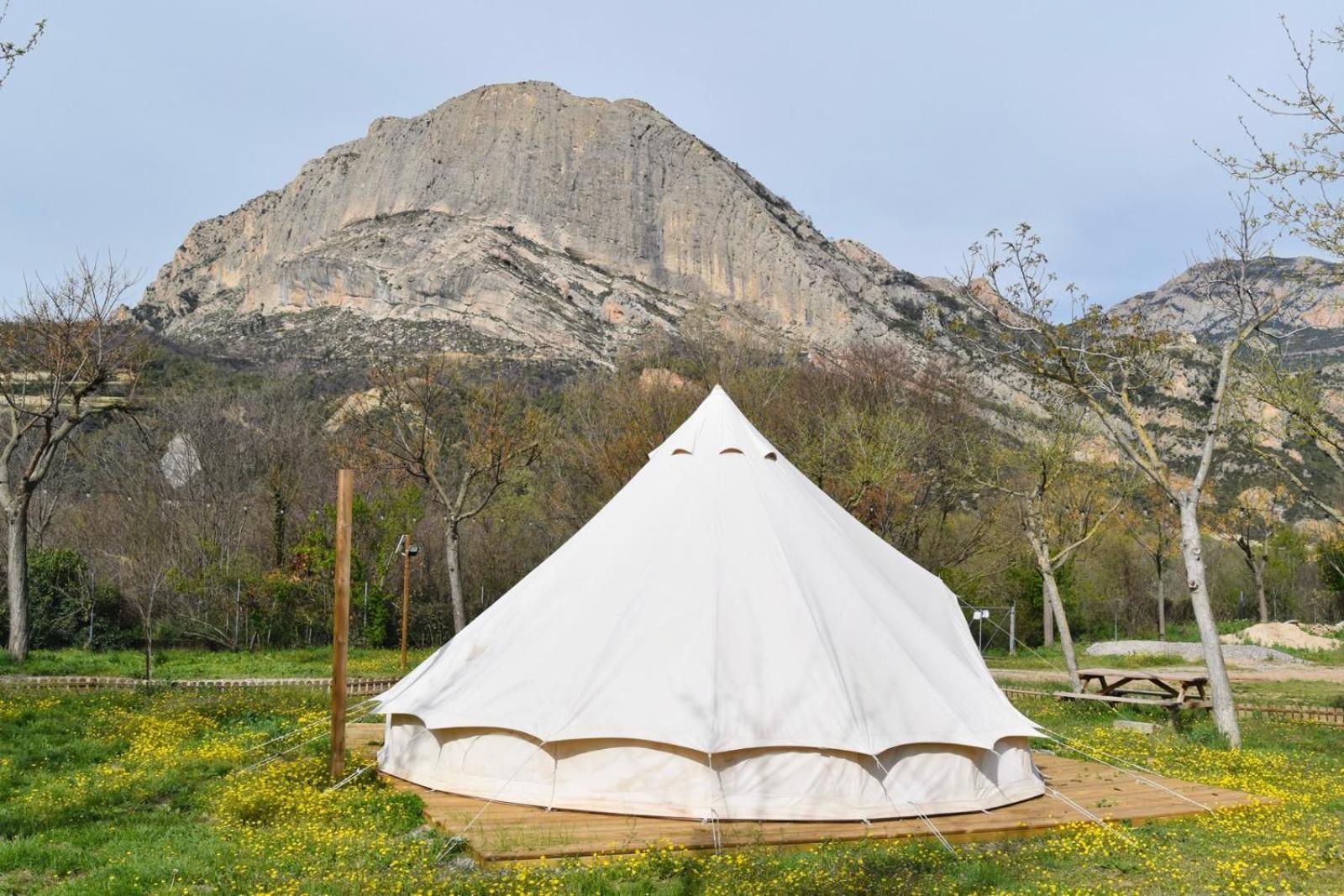 Camping Oliana Екстер'єр фото